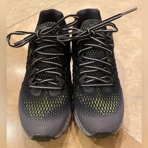 Nike tennis shoes, size 7.5